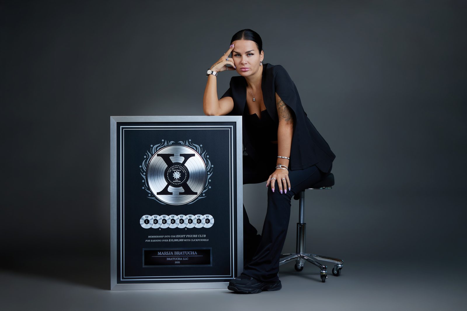 Marija Bratucha mit dem ClickFunnels Eight Figure Award